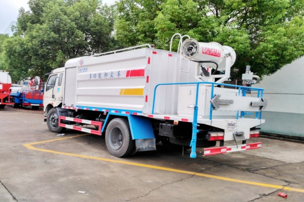 東風大多利卡霧炮車(方形9噸、30-60米噴霧機)