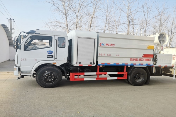 東風大多利卡霧炮車(方形9噸、30-60米噴霧機)