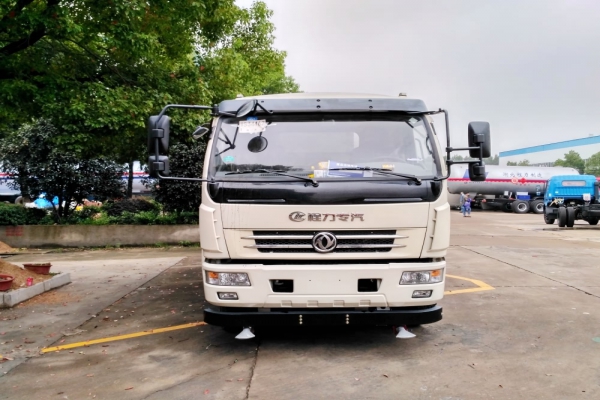 東風大多利卡抑塵車(方形9噸、30-60米霧炮、排半駕駛室)