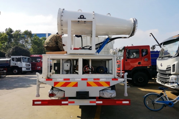 東風大多利卡抑塵車(方形9噸、30-60米霧炮、排半駕駛室)