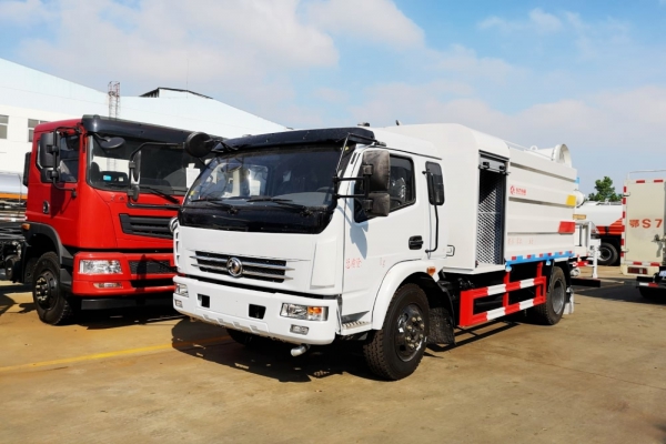 東風大多利卡抑塵車(方形9噸、30-60米霧炮、排半駕駛室)