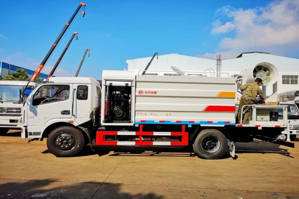 東風大多利卡抑塵車(方形9噸、30-60米霧炮、排半駕駛室)