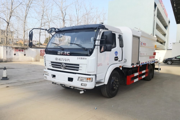 東風大多利卡抑塵車(方形9噸、30-60米霧炮、排半駕駛室)