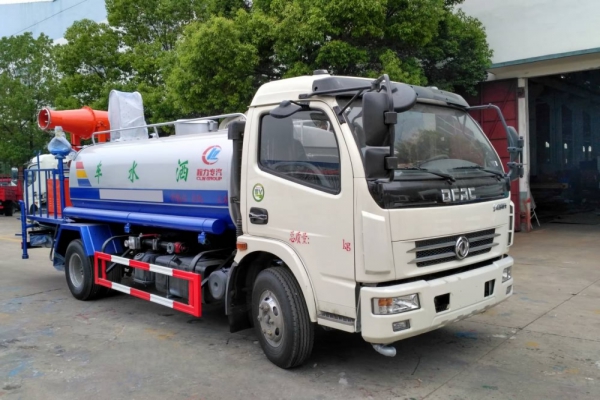 東風(fēng)大多利卡噴灑車(8噸、30-40米噴霧機(jī))