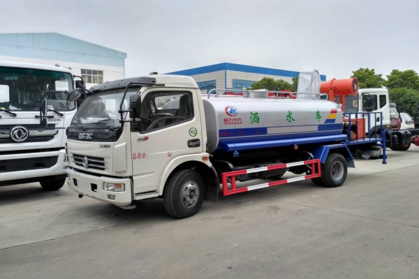 東風(fēng)大多利卡噴灑車(8噸、30-40米噴霧機(jī))