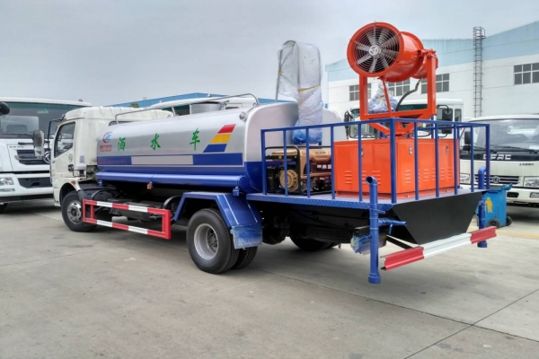 東風(fēng)大多利卡噴灑車(8噸、30-40米噴霧機(jī))