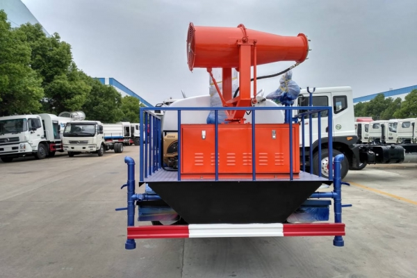 東風(fēng)大多利卡霧炮車(8噸、30-40米噴霧機(jī))