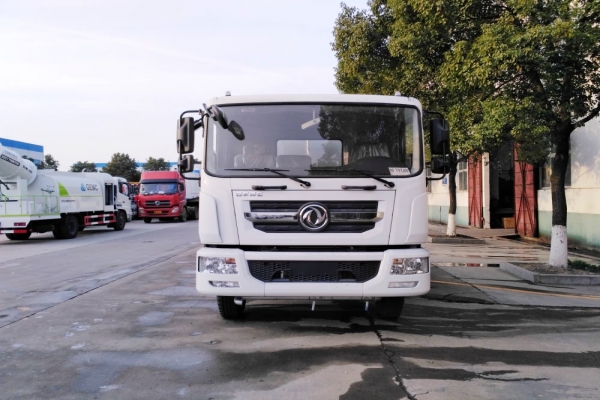 東風(fēng)D9多利卡綠化噴灑車(12立方、30-35米霧炮機(jī))