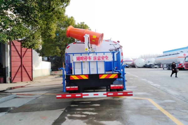 東風(fēng)D9多利卡綠化噴灑車(12立方、30-35米霧炮機(jī))
