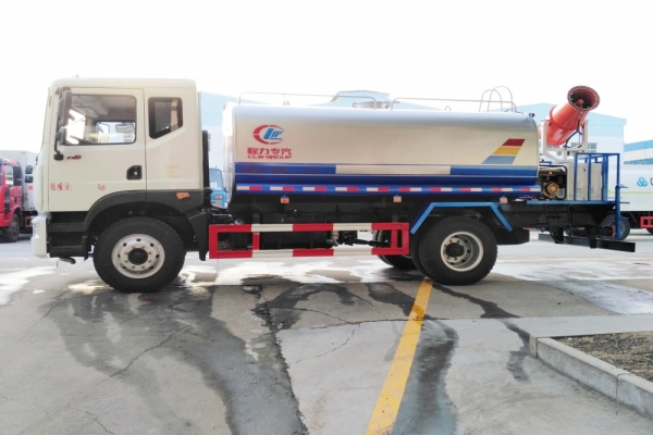 東風(fēng)D9多利卡綠化噴灑車(12立方、30-35米霧炮機(jī))