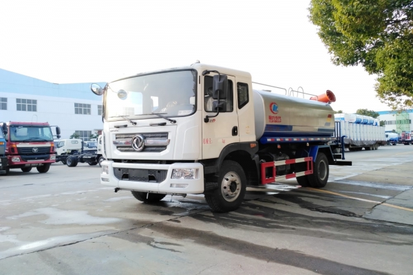 東風(fēng)D9多利卡綠化噴灑車(12立方、30-35米霧炮機(jī))