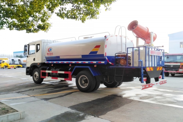 東風(fēng)D9多利卡綠化噴灑車(12立方、30-35米霧炮機(jī))