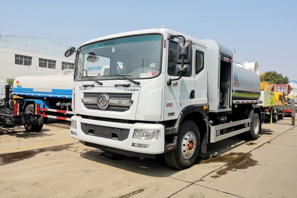 東風(fēng)多利卡D9霧炮車(chē)(圓弧罐體、50-100米噴霧機(jī))