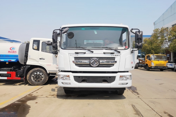 東風(fēng)多利卡D9霧炮車(chē)(圓弧罐體、50-100米噴霧機(jī))