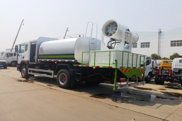 東風(fēng)多利卡D9霧炮車(chē)(圓弧罐體、50-100米噴霧機(jī))