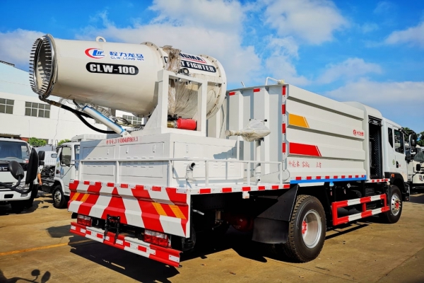 東風(fēng)多利卡D9抑塵車(方形廂體、50-100米霧炮)