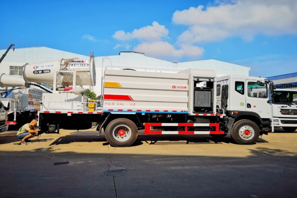 東風(fēng)多利卡D9抑塵車(方形廂體、50-100米霧炮)