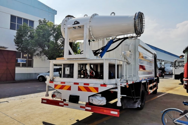 東風(fēng)多利卡D9抑塵車(方形廂體、50-100米霧炮)