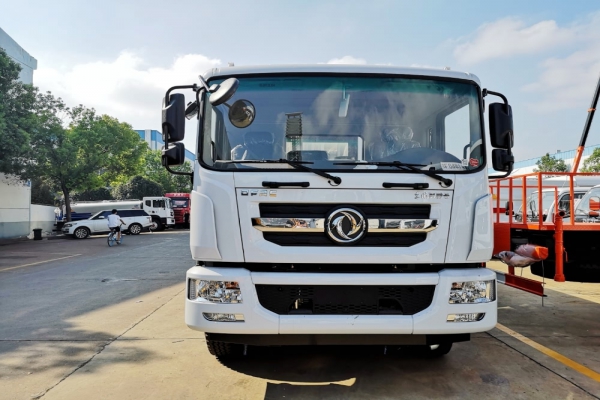 東風(fēng)多利卡D9抑塵車(方形廂體、50-100米霧炮)