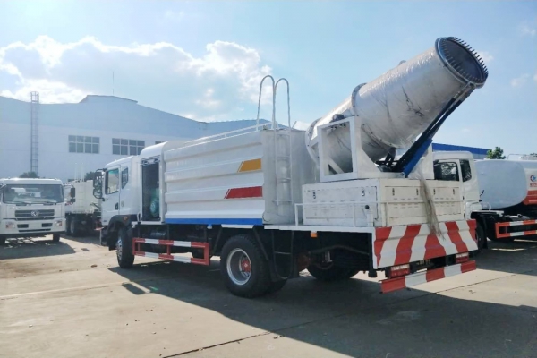 東風(fēng)多利卡D9抑塵車(方形廂體、50-100米霧炮)