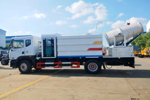 東風(fēng)多利卡D9抑塵車(方形廂體、50-100米霧炮)