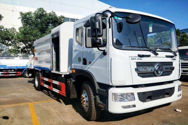 東風(fēng)多利卡D9抑塵車(方形廂體、50-100米霧炮)