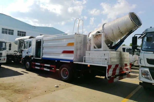 東風(fēng)多利卡D9抑塵車(方形廂體、50-100米霧炮)