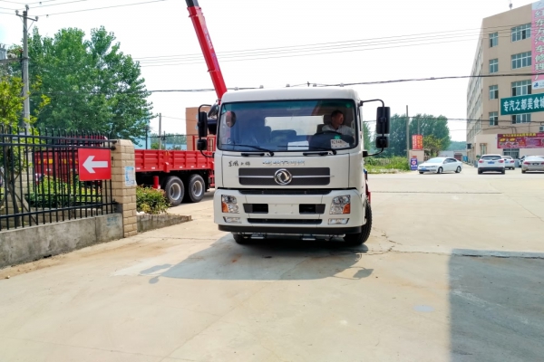 東風(fēng)天錦多功能灑水抑塵車(12立方、30米噴霧機(jī))