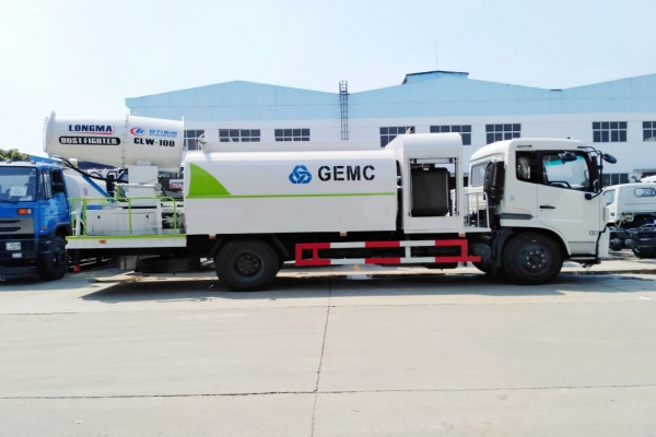 東風(fēng)天錦抑塵車(圓弧形罐體、50-100米霧炮機(jī))