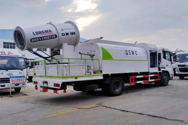 東風(fēng)天錦抑塵車(圓弧形罐體、50-100米霧炮機(jī))