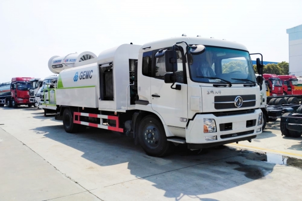 東風(fēng)天錦抑塵車(圓弧形罐體、50-100米霧炮機(jī))