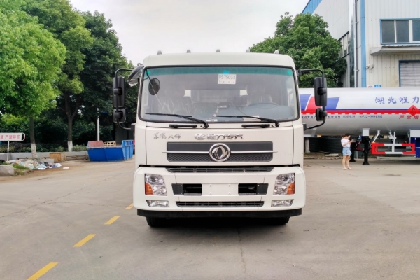 東風(fēng)天錦霧炮車(方形外觀、50-100米噴霧機(jī))