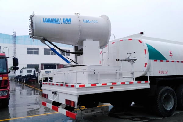 重汽斯太爾后雙橋抑塵車(60-120米霧炮機)