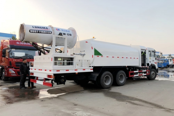 重汽斯太爾后雙橋抑塵車(60-120米霧炮機)