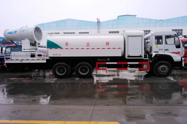 重汽斯太爾后雙橋抑塵車(60-120米霧炮機)