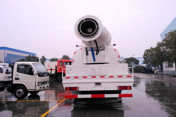 重汽斯太爾后雙橋抑塵車(60-120米霧炮機)