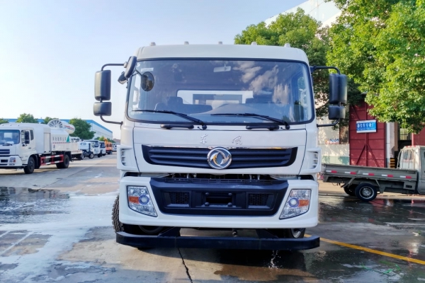 東風隨專后雙橋抑塵車(60-120米霧炮機)