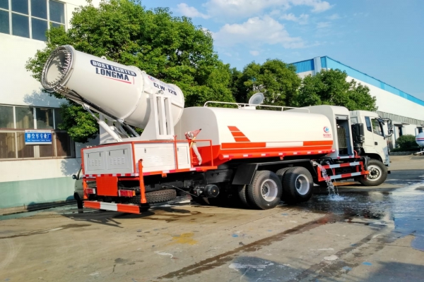 東風隨專后雙橋抑塵車(60-120米霧炮機)