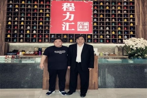 政協(xié)常委、中華工商業(yè)聯(lián)合會(huì)副百步亭集團(tuán)董事長(zhǎng)茅永紅暨卓爾集團(tuán)總裁閻志蒞臨程力汽車集團(tuán)進(jìn)行商務(wù)考察調(diào)研