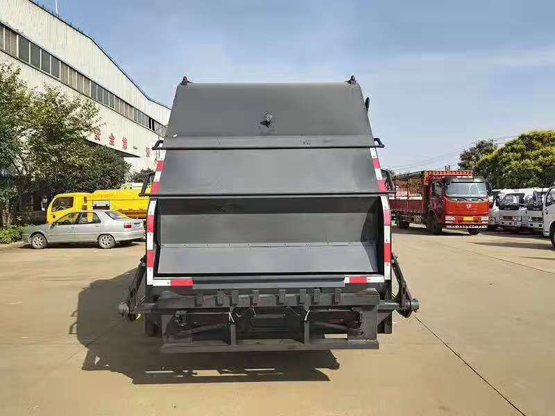 東風(fēng)天錦壓縮式垃圾車圖片