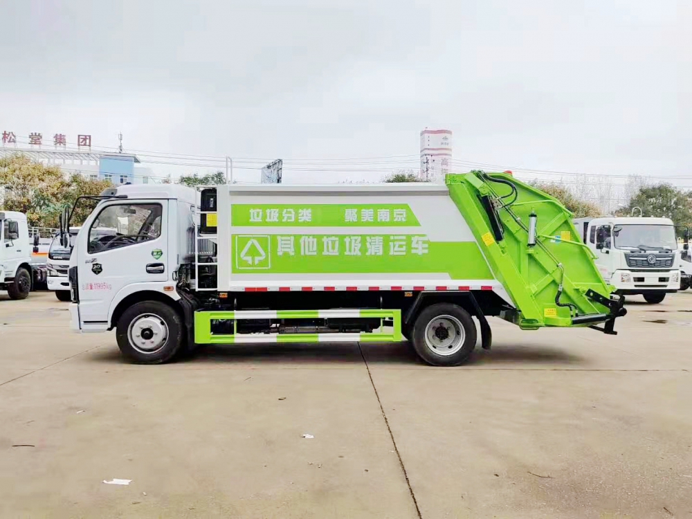 東風(fēng)大多利卡國六壓縮垃圾車圖片