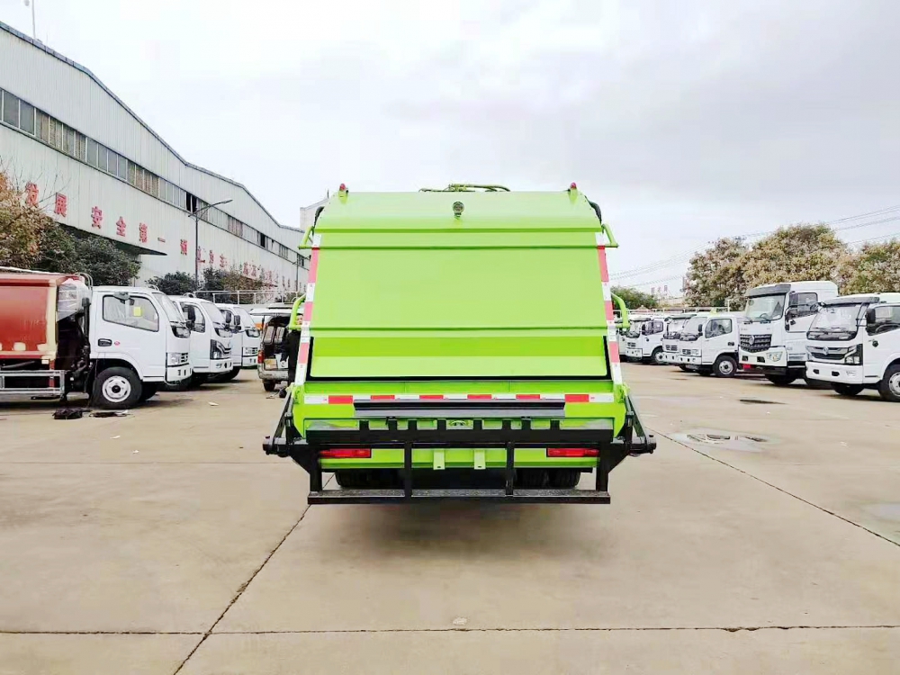 東風(fēng)大多利卡國六垃圾壓縮車圖片