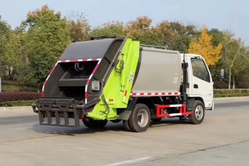 凱馬國六小型壓縮式垃圾車圖片