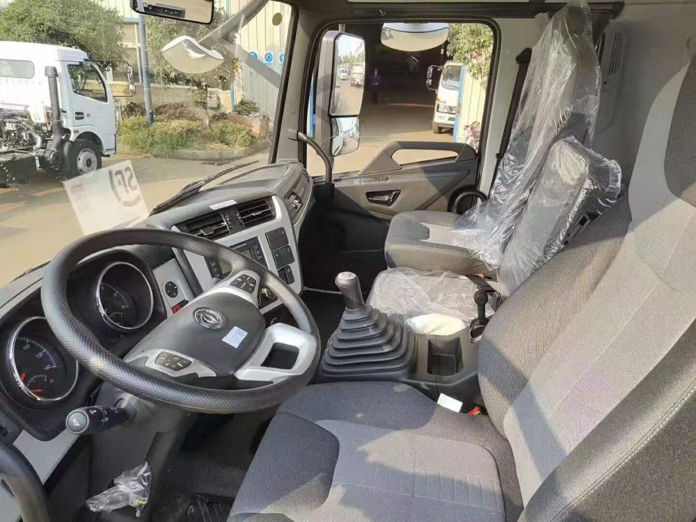 東風(fēng)天錦天然氣新能源壓縮式垃圾車圖片