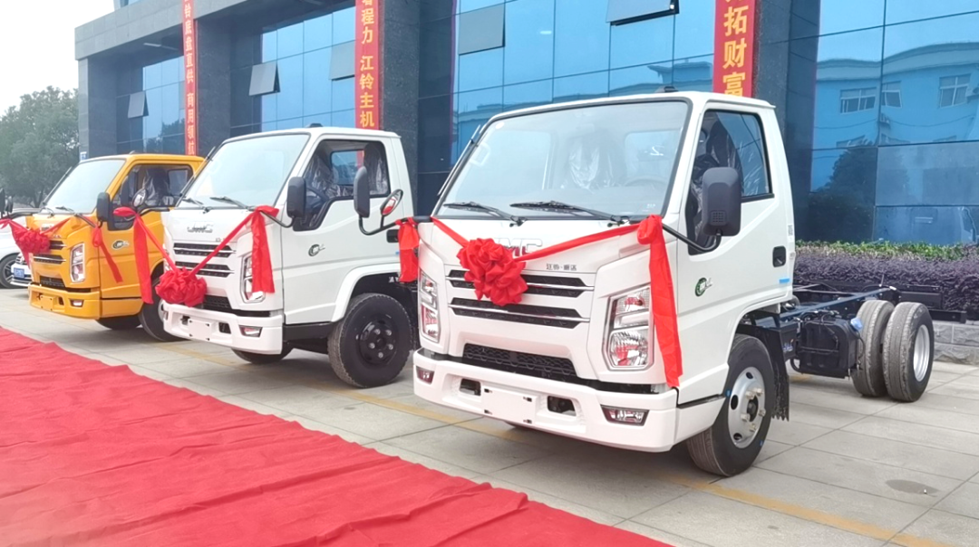 江鈴第3000兩底盤(pán)交車(chē)儀式在程力集團(tuán)盛大舉行
